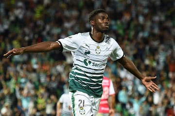 El africano ha sido uno de los mejores delanteros de Santos Laguna en los últimos años y luego de ser el mejor anotador en el campeonato regular, ayudó a su equipo para consagrarse en la Liga MX