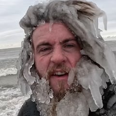 Hielo y olas gigantes: surf de invierno en los Grandes Lagos de América