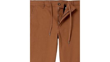 El pantalón ‘jogger’ que es un chino, pero también un chándal