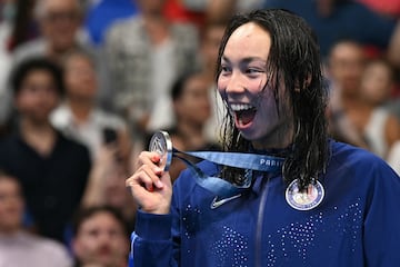 Silver medallist US' Torri Huske celebrates on the podium after the women's 100m freestyle swimming event during the Paris 2024 Olympic Games at the Paris La Defense Arena in Nanterre, west of Paris, on July 31, 2024. (Photo by Jonathan NACKSTRAND / AFP)