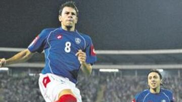 <b>PELIGRO. </b>Kezman, como ya hizo en el partido de ida, puede ver puerta ante Lituania.