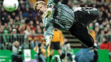 <B>KAHN</B>. El Bayern llegará con el mejor portero del mundo, Kahn. Otros nombres de relieve son Kufour, Scholl, Salihamidzic, Elber y Santa Cruz.