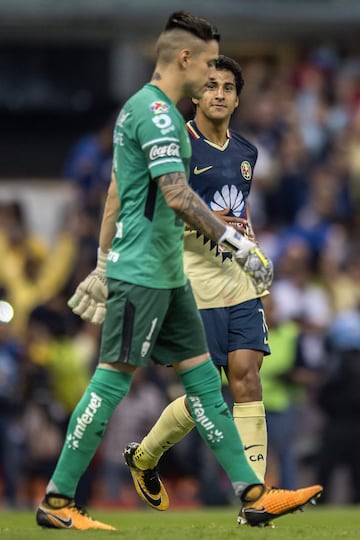 Action photo during the match America vs Pumas UNAM corresponding Round 3 of the League MX of the Apertura 2017 Tournament at Azteca Stadsum.

 Foto de accion durante el partido America vs Pumas UNAM, correspondiente a la Jornada 3 de la Liga MX del Torneo Apertura 2017, desde el Estadio Azteca en la foto:   Gol Cecilio Dominguez America

05/08/2017/MEXSPORT/Victor Leon