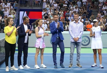 What is Ukrainian tennis player Elina Svitolina doing to help her country?