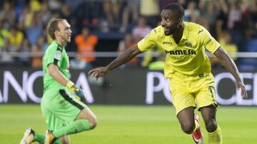 Cedrik Bakambu celebrando uno de los goles del hat-trick que le endosó al Eibar en el Estadio de La Cerámica.