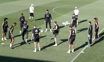 El Madrid entrena pensando en el debut liguero en el Bernabéu