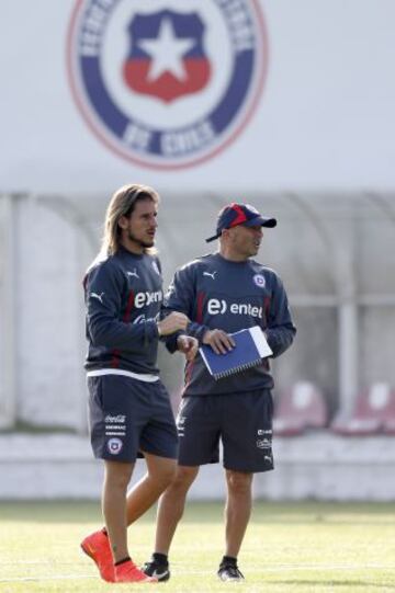 Sebastián Becaccece y Jorge Sampaoli en el entrenamiento del miércoles de la Roja.