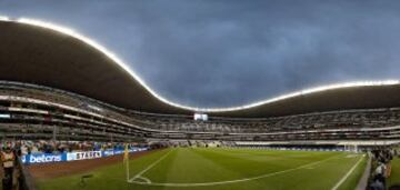 El más viejo y emblemático de los estadios en México. Ahí se jugaron dos Mundiales, incluidas las finales de México 70 y México 86. Llegaría al Mundial de 2026 con 60 años (Fue inaugurado el 29 de mayo de 1966).