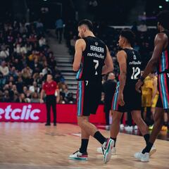 Un chileno hace su debut en la liga más importante de Europa: triunfo clave ante el campeón