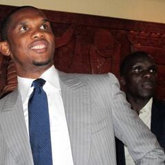 Eto'o: "Neymar debe defender como Cavani y Mbappé"