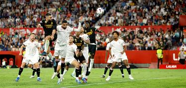 ¡Empata de cabeza Carvajal!