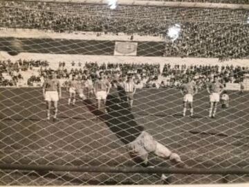 Adauto Iglesias jugó en el Real Madrid y con 31 años se marchó a Australia, donde fue pionero del 'soccer' e ídolo de la afición.