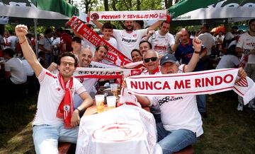 Un gran número de seguidores del equipo hispalense han viajado a la ciudad de Hungría para disfrutar de la final de la Europa League ante la Roma. 