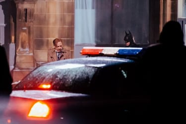 El traje de Batman de Michael Keaton a todo detalle en las nuevas fotos filtradas de Batgirl