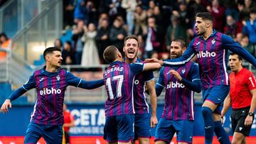 El Eibar celebra el tanto de Bautista