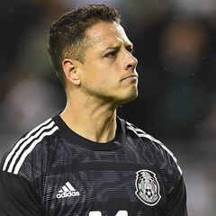 "Chicharito" se enfrasca en disputa tuitera con Carlos Albert