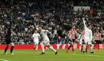 Cristiano Ronaldo draws the game after sending Modric's shoot to the net.