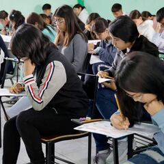 El Salvador prohibirá estos cortes de pelo en las escuelas: así es el único corte permitido por Bukele
