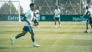 Renato Tapia durante un entrenamiento con el Celta.