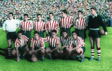 Formación del Athletic de Bilbao en la Copa de Europa de 1957. Arriba, izda a dcha: Lezama, Orué, Mauri, Maguregui, Garay, Arteche y Carmelo. Abajo: Canito, Arieta, Uribe, Marcaida y Gainza.