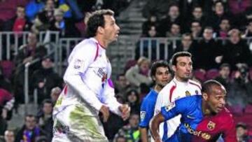 <b>EL 1-0. </b>Henry ha cabecado el centro de Bojan superando a Josemi y Scaloni. El Barça abría su victoria y el francés se estrenaba en Copa.