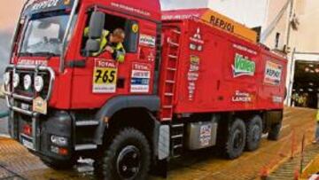 <b>POR MAR. </b>Todo el material de asistencia viajó hace semanas hasta Suramérica en barco.