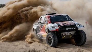 Al Attiyah, con el Toyota en el Abu Dhabi Desert Challenge 2023.