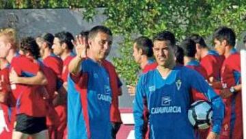 <b>RUTINA ROTA. </b>Campos decidió llevarse a sus pupilos a la playa para entrenar.