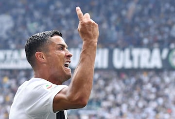 Juventus's Cristiano Ronaldo celebrates scoring the 1-0 during the italian Serie A soccer match Juventus FC vs US Sassuolo at Allianz Stadium in Turin, Italy, 16 September 2018. 