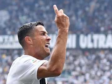 Juventus's Cristiano Ronaldo celebrates scoring the 1-0 during the italian Serie A soccer match Juventus FC vs US Sassuolo at Allianz Stadium in Turin, Italy, 16 September 2018. 