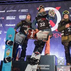 Las mujeres brillan en una final nocturna del Laax Open para el recuerdo