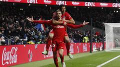 Mario Hermoso celebra su gol al Valencia. 