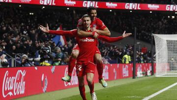 Mario Hermoso celebra su gol al Valencia. 