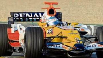 <b>ESTRENO. </b>Tras reaparecer la semana pasada en Jerez al volante del R27, Alonso pudo hacer ayer en Cheste sus primeros kilómetros con el R28, la nueva apuesta de Renault.