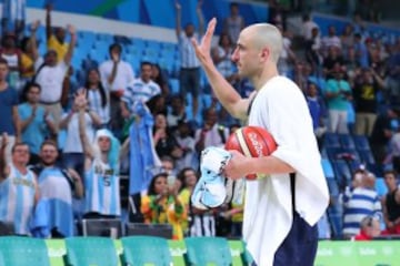 Manu Ginóbili. Se retira el mejor jugador de baloncesto de la historia de Argentina. Lideró a su selección para conseguir el oro olímpico en Atenas 2004 y el bronce en Pekín 2008. Uno de los mejores jugadores de la historia del baloncesto ha dicho adiós en estos juegos Olímpicos.  