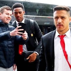 Alexis viajó a Barcelona para duelo por la Champions