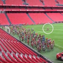 El momento más surrealista de la salida en San Mamés: en las redes ya le tienen como un ídolo