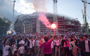 Stunning scenes as Real Madrid bus arrives at the Bernabéu ahead of Manchester City match