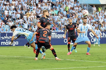 El Mlaga hizo su mejor entrada contra el Huesca.
