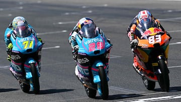 Quiles (28) y Carpe (83) en plena batalla de Moto3 por delante de Foggia.