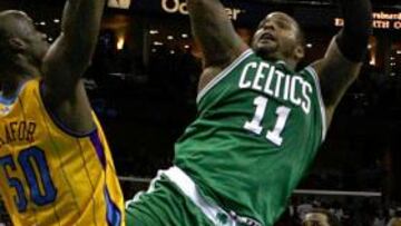 Los Spurs llaman a Tim Duncan "demasiado viejo"