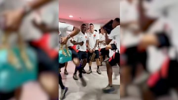 Una vez más el grupo no se podían ir a descansar sin celebrar con los prohibidos.