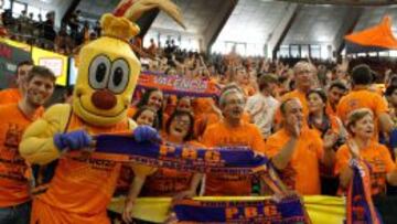 Aficioandos del Valencia en el partido de ida.