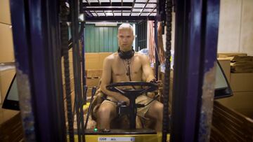 ¡Imperdible! el mítico Techno Viking repartiendo el próximo Assassin's Creed Valhalla