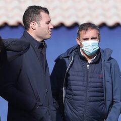Salvador y Navarro arropan a Javi Pereira en el entrenamiento