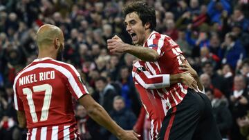 Los jugadores del Athletic celebran el gol de Lekue. 