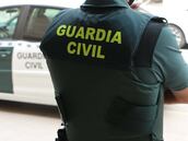Roba el coche de su abuelo y sufre un accidente al huir de la Guardia Civil