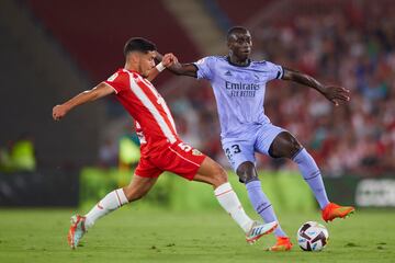 Lucas Robertone y Ferland Mendy.
