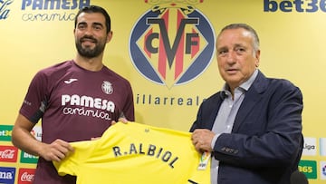 Raúl Albiol y Fernando Roig durante la presentación del central como jugador del Villarreal.