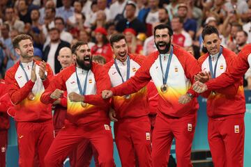 Fieles a su historia, los Hispanos se levantaron del palo de la semifinal y capturaron la medalla 18 para la delegación española. Gasolina para volver a intentarlo en Los Ángeles. Ninguna selección de equipo tiene más medallas.